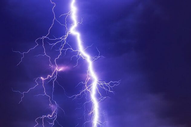 Lightning AC or DC? The Mystery of Lightning | Voltage Lab